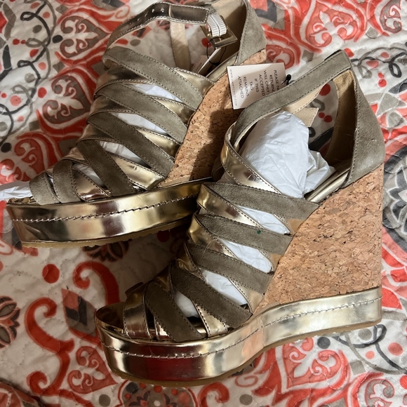 JIMMY CHOO PIA METALLIC GOLD CORK WEDGE SANDALS SIZE 39 ( 8.5) - Picture 5 of 9